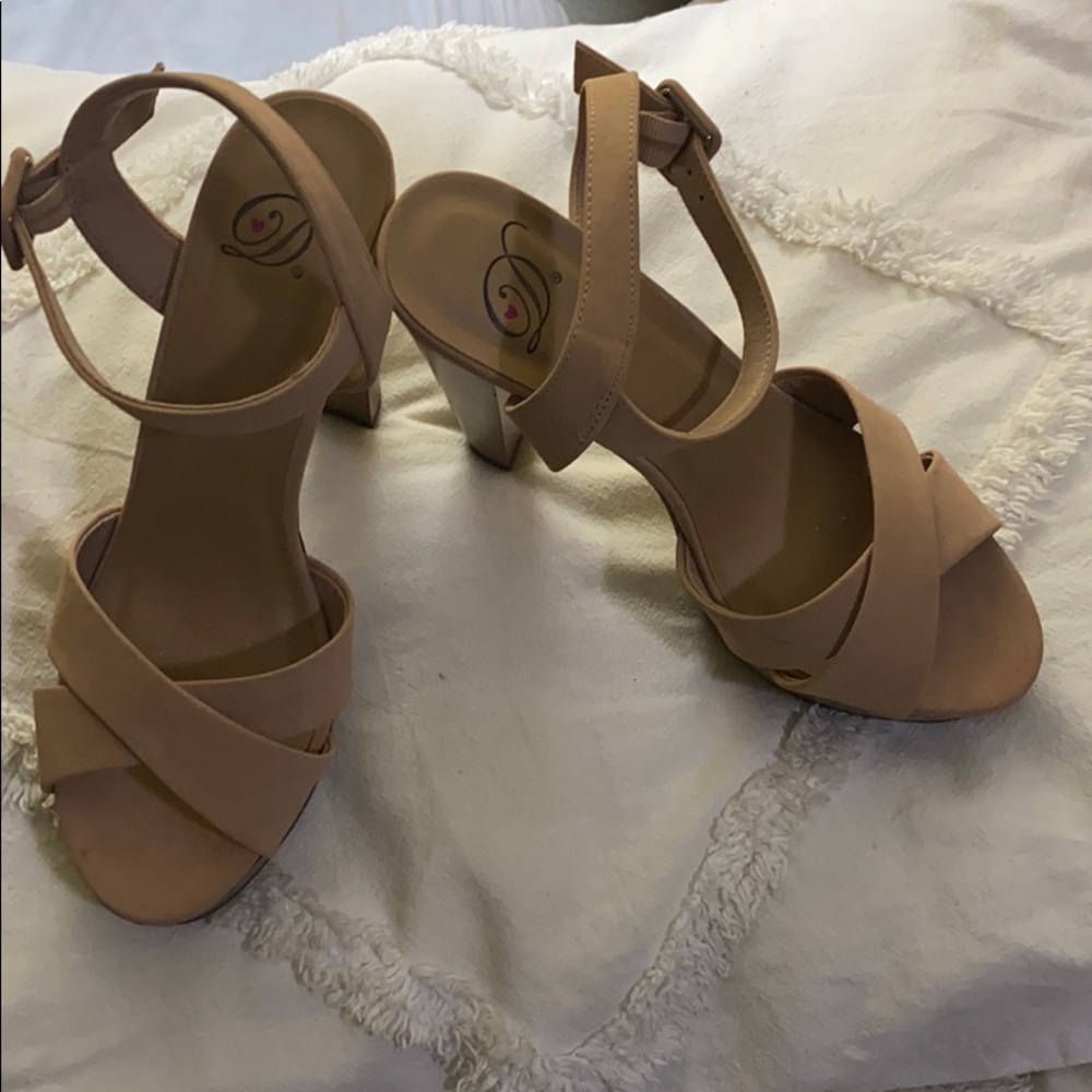 Heels with platform